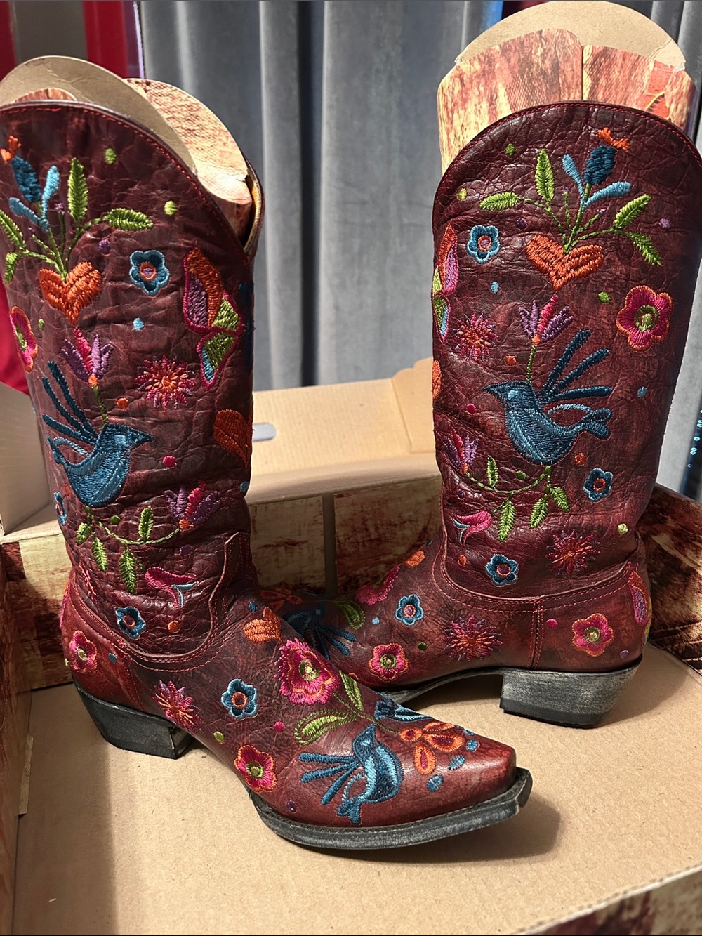 Old Gringo Pájaro boots ! Burgundy Leather Embroidered Boots !